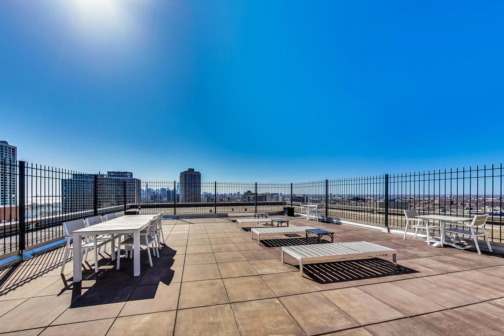 2930 North Sheridan Road, Unit 910 Chicago, IL 60657 - Photo 19 of 32