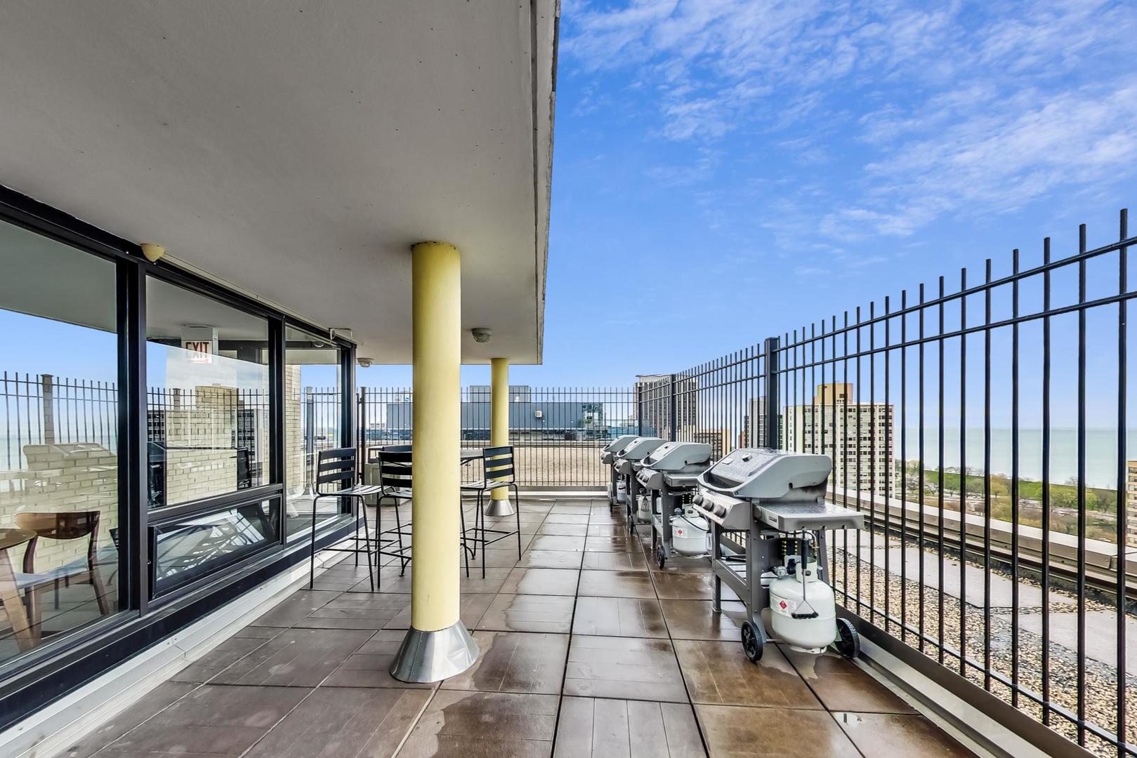 2930 North Sheridan Road, Unit 910 Chicago, IL 60657 - Photo 21 of 32