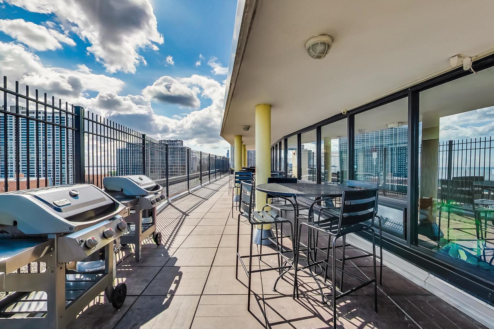 2930 North Sheridan Road, Unit 910 Chicago, IL 60657 - Photo 23 of 32