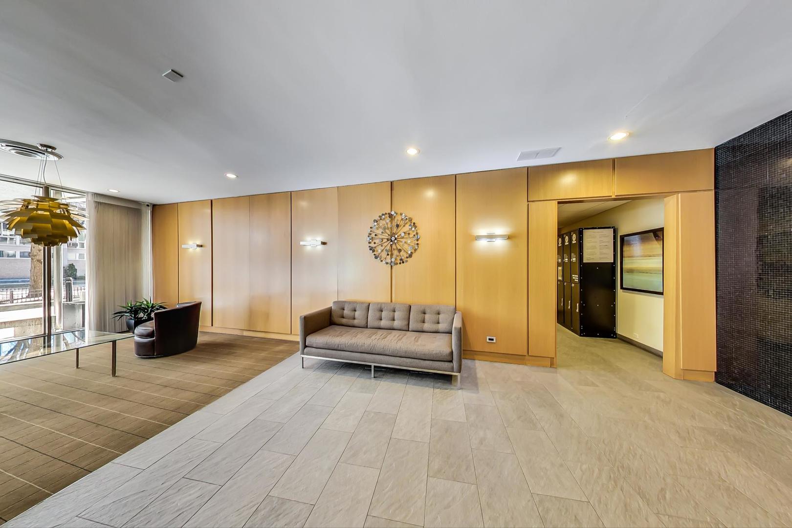 2930 North Sheridan Road, Unit 910 Chicago, IL 60657 - Photo 28 of 32