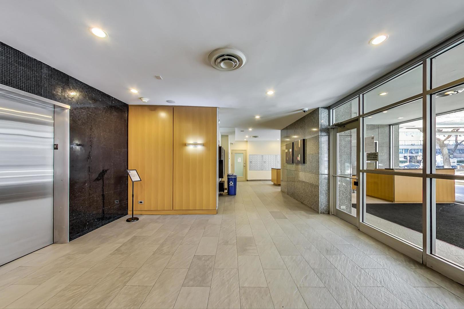 2930 North Sheridan Road, Unit 910 Chicago, IL 60657 - Photo 30 of 32