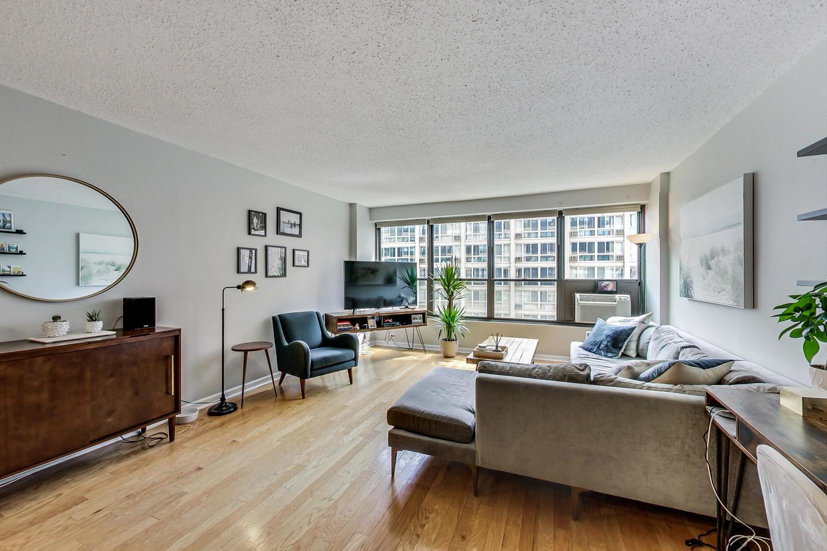 2930 North Sheridan Road, Unit 910 Chicago, IL 60657 - Photo 6 of 32