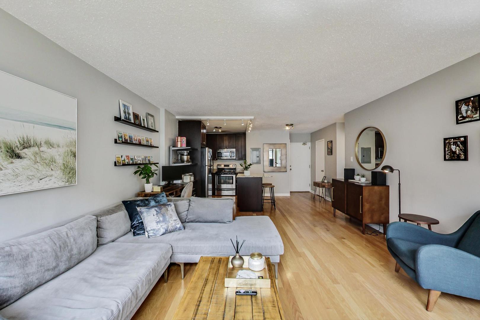2930 North Sheridan Road, Unit 910 Chicago, IL 60657 - Photo 7 of 32