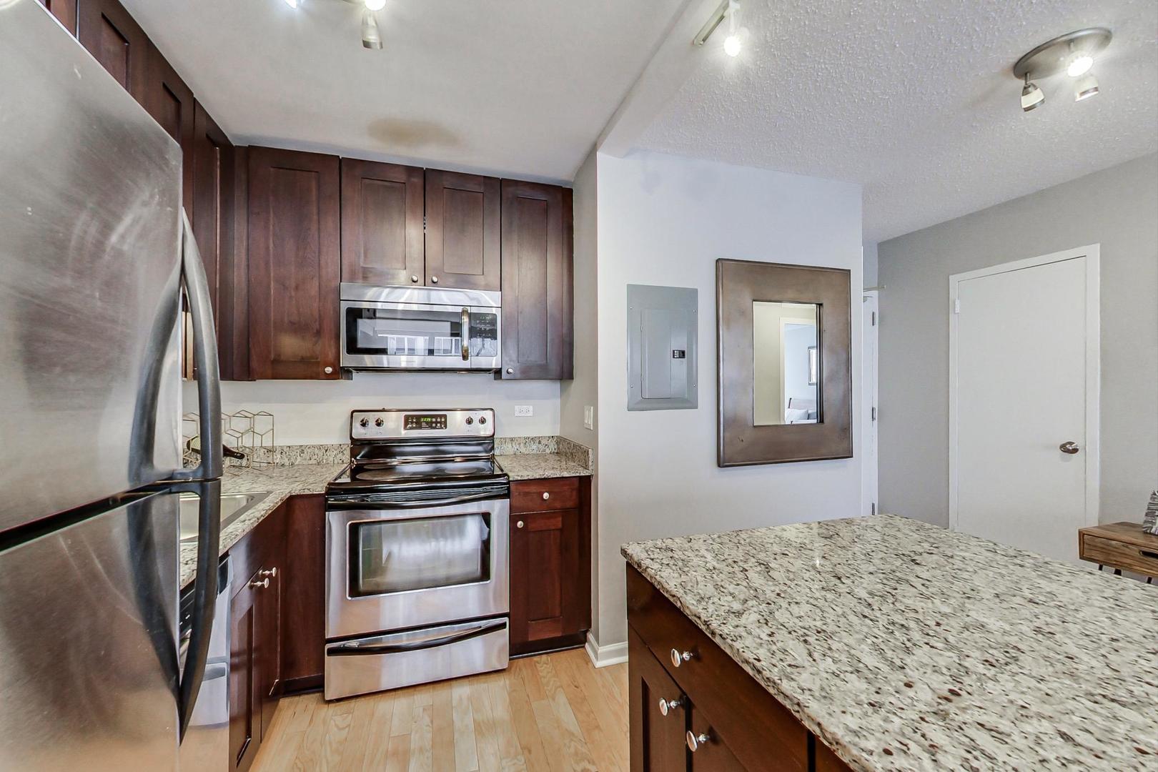 2930 North Sheridan Road, Unit 910 Chicago, IL 60657 - Photo 10 of 32