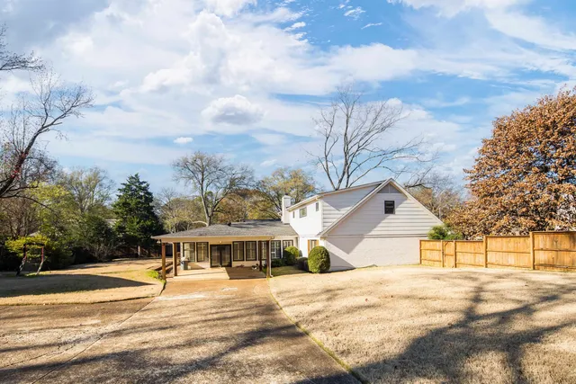 a view of multiple houses with a yard