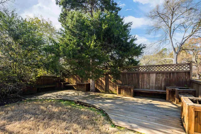 a view of a fountain in front of a house