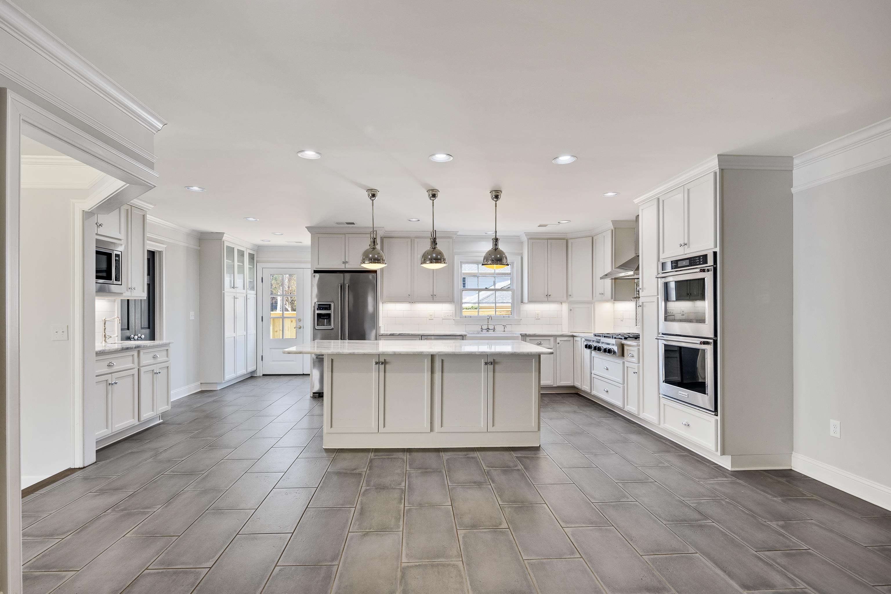 6867 River Birch Road Memphis, TN 38119 - Photo 10 of 40 Kitchen featuring crown molding, pendant lighting, stainless steel appliances, recessed lighting, and a kitchen island