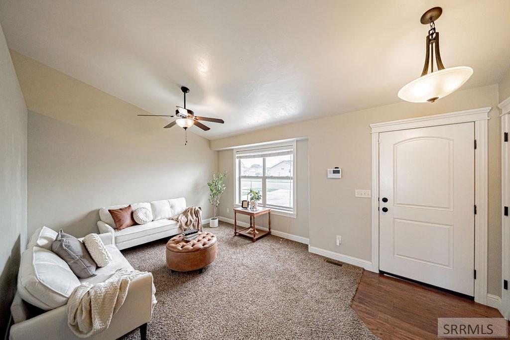 3750 East Ridgeland Drive Idaho Falls, ID 83401 - Photo 4 of 46