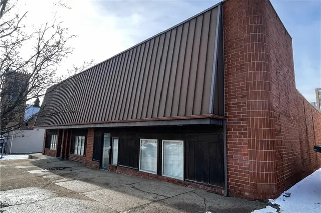 $12 | 227 North Jefferson Street, Unit 1, New Castle, PA 16101