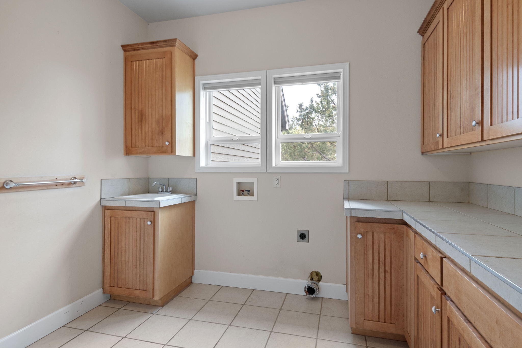 3615 Northwest Falcon Ridge Bend, OR 97703 - Photo 45 of 67 Roomy Laundry Room
