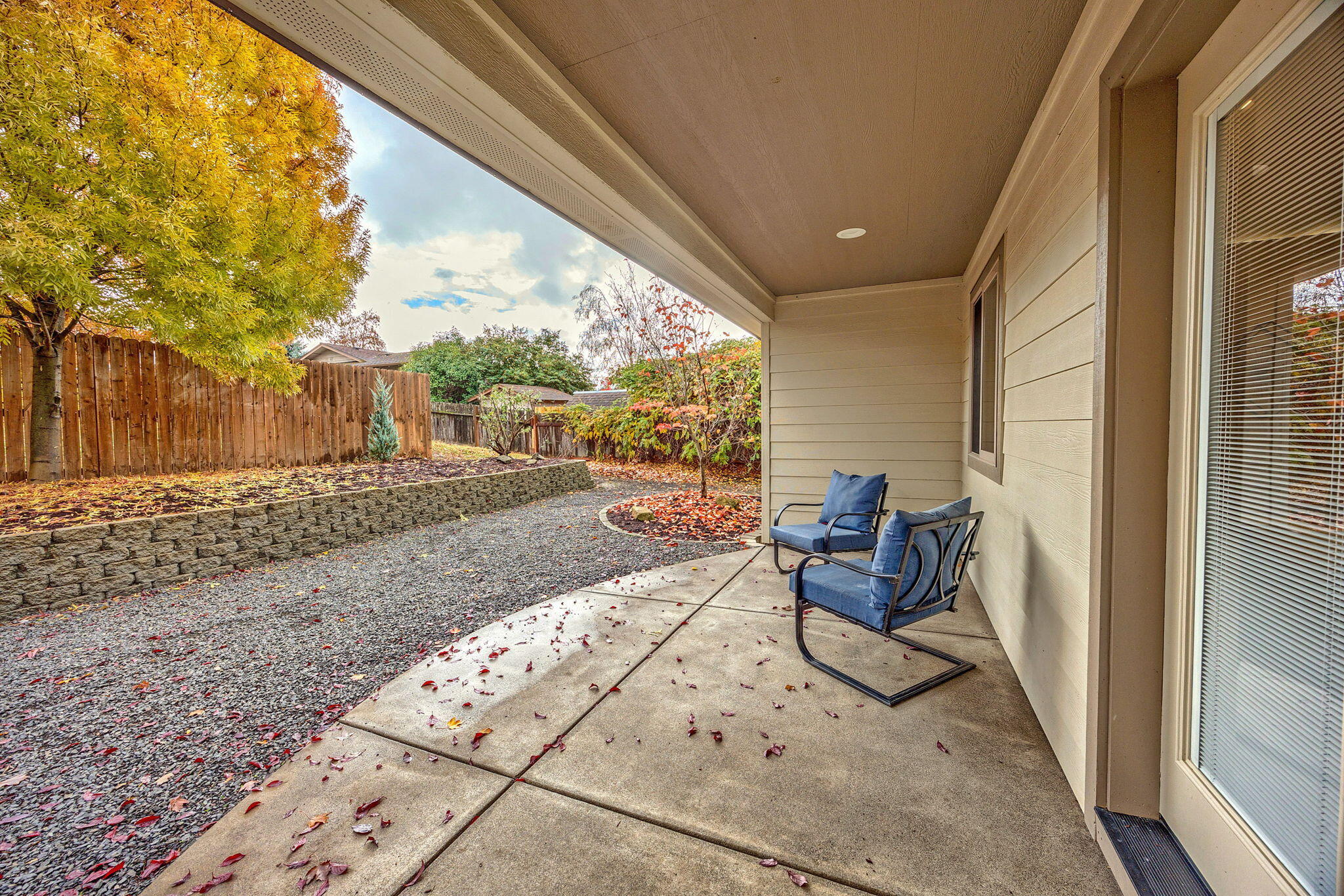 2244 Spring Street Medford, OR 97504 - Photo 38 of 43 39-Covered Patio (2)