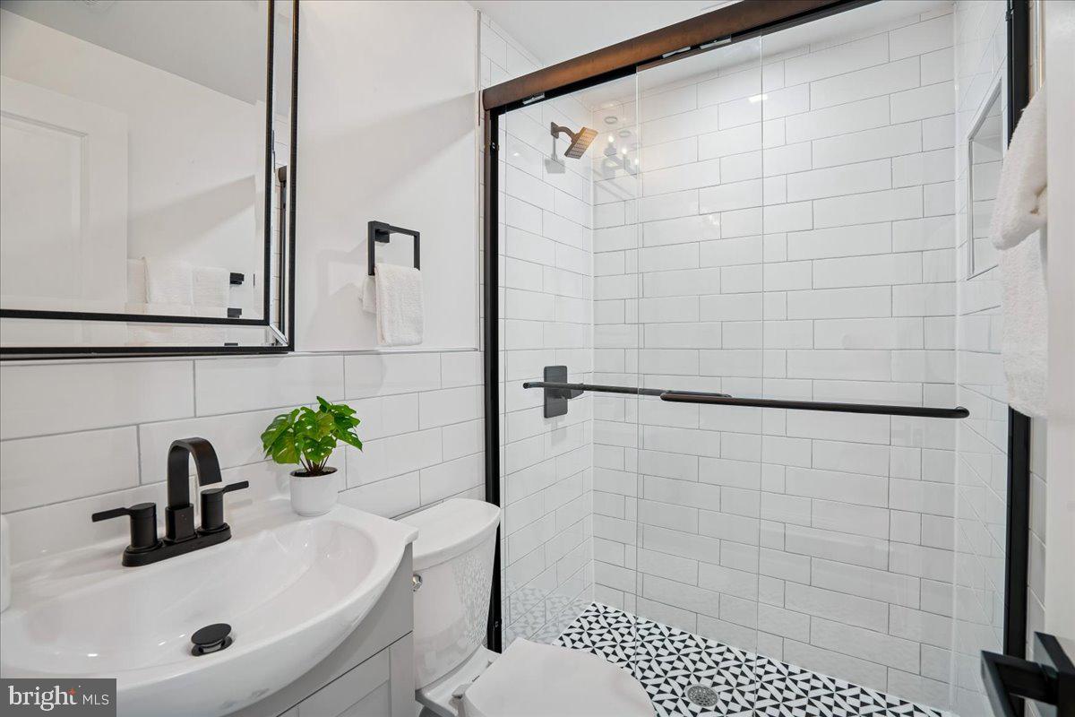 1538 Levis Street Northeast Washington, DC 20002 - Photo 29 of 41 Full bathroom #1 image #1