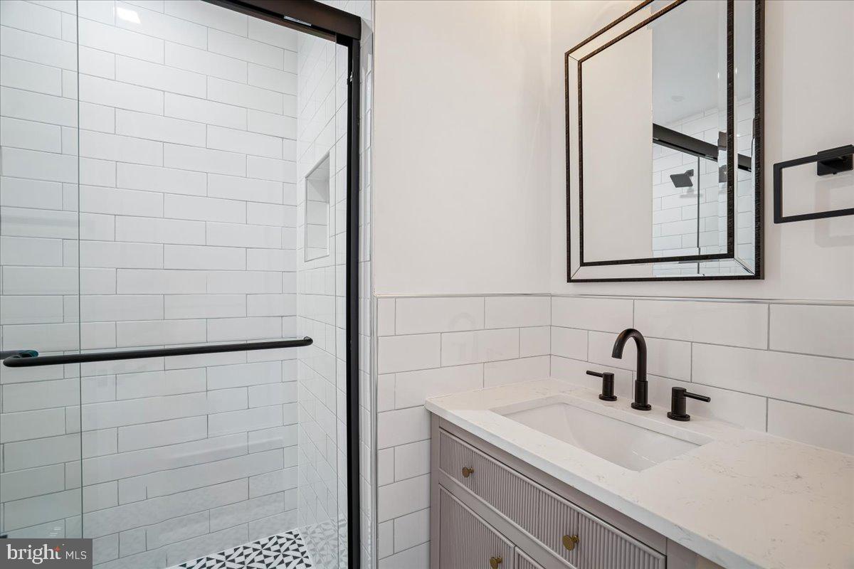 1538 Levis Street Northeast Washington, DC 20002 - Photo 31 of 41 Full bathroom #2 image 1