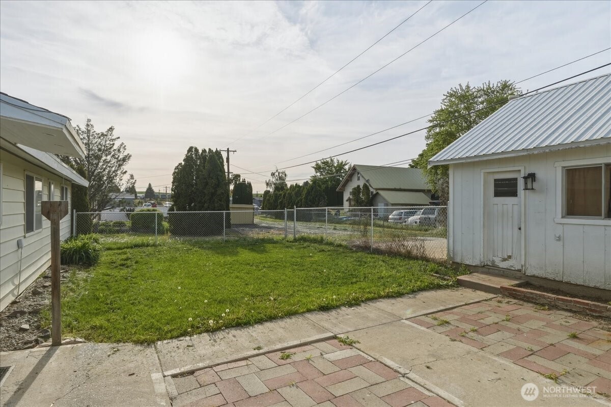 309 West Walnut Street Waterville, WA 98858 - Photo 25 of 28 a view of a backyard with a garden