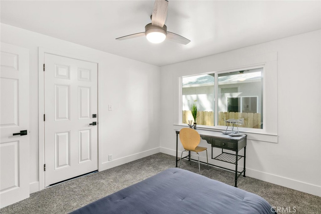 937 Chestnut Street Chico, CA 95928 - Photo 20 of 55 a living room with furniture and a window