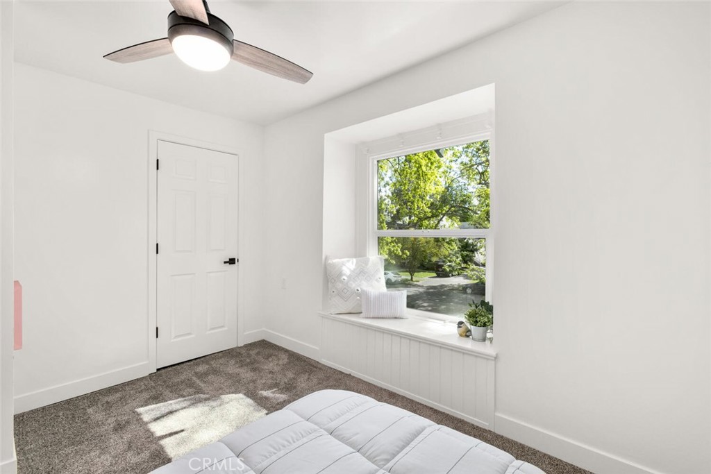 937 Chestnut Street Chico, CA 95928 - Photo 22 of 55 a bathroom with a bathtub and shower