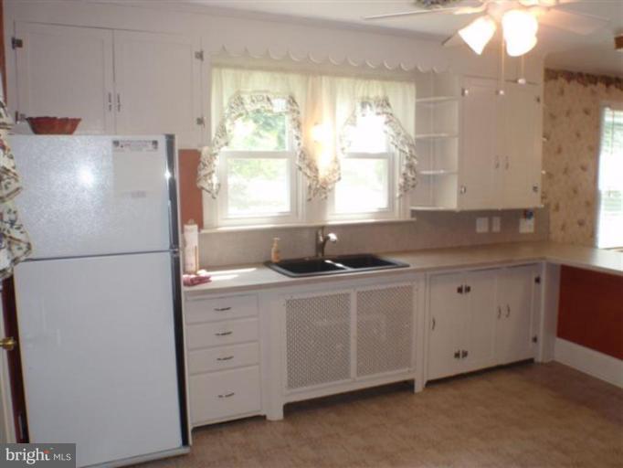929 Washington Road Westminster, MD 21157 - Photo 3 of 26 Kitchen