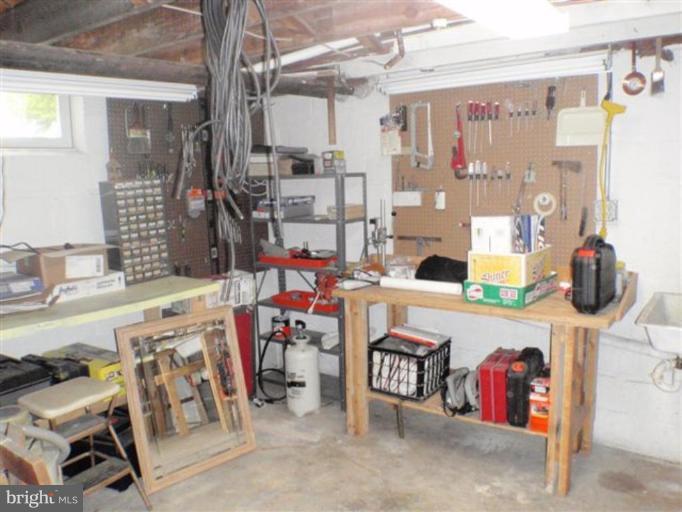 929 Washington Road Westminster, MD 21157 - Photo 22 of 26 Garage 2
