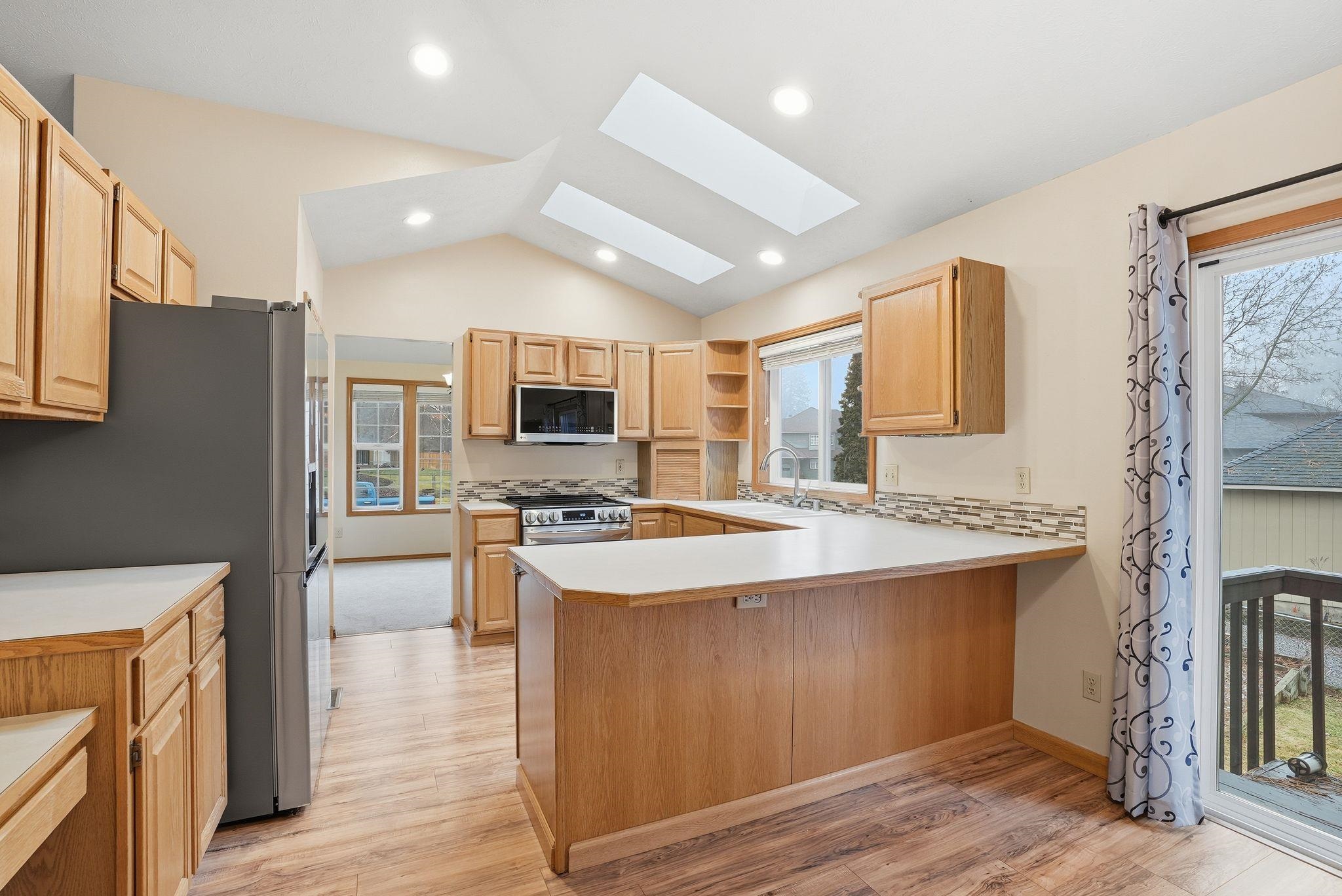 221 West Falcon Avenue Spokane, WA 99218 - Photo 11 of 45