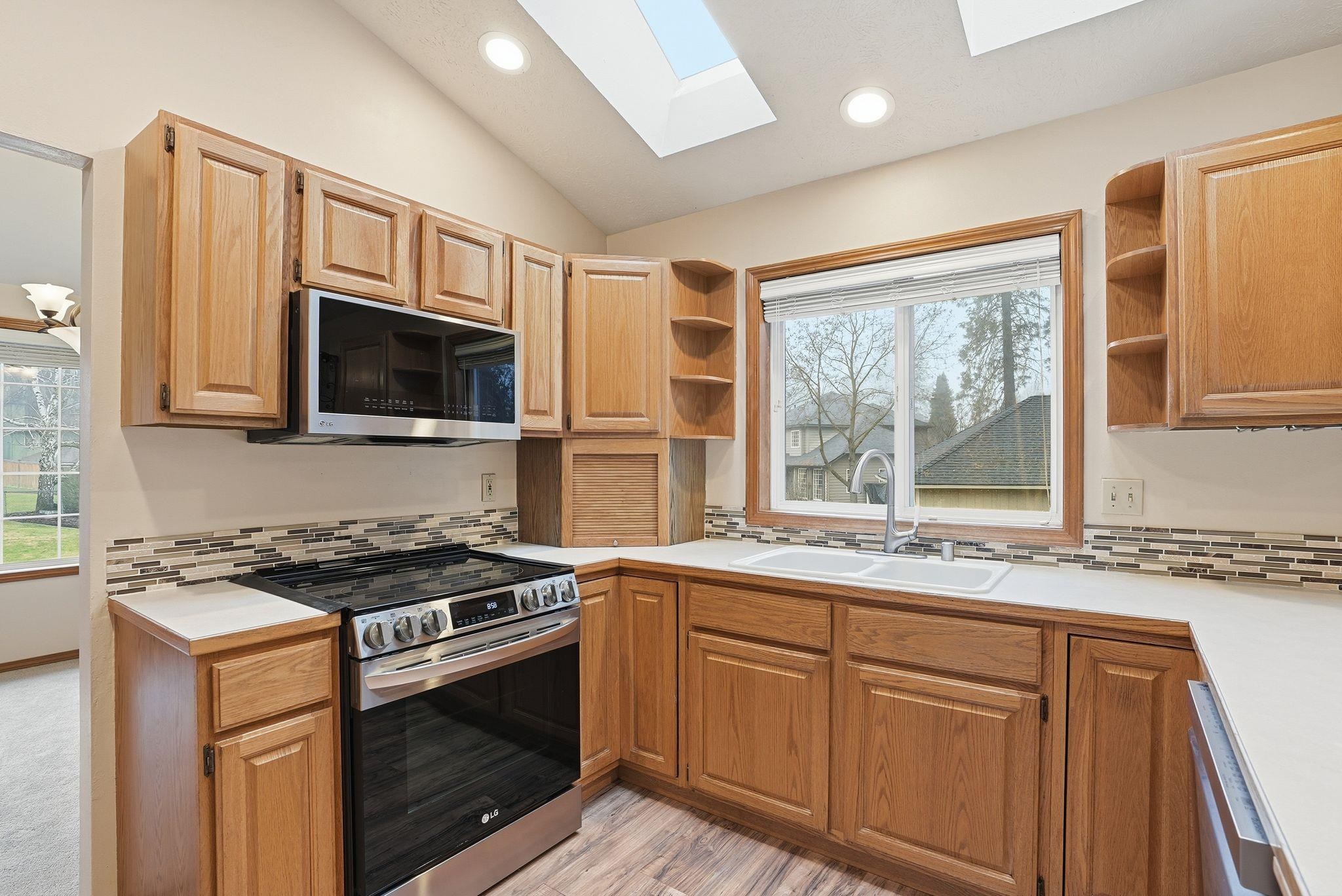 221 West Falcon Avenue Spokane, WA 99218 - Photo 13 of 45