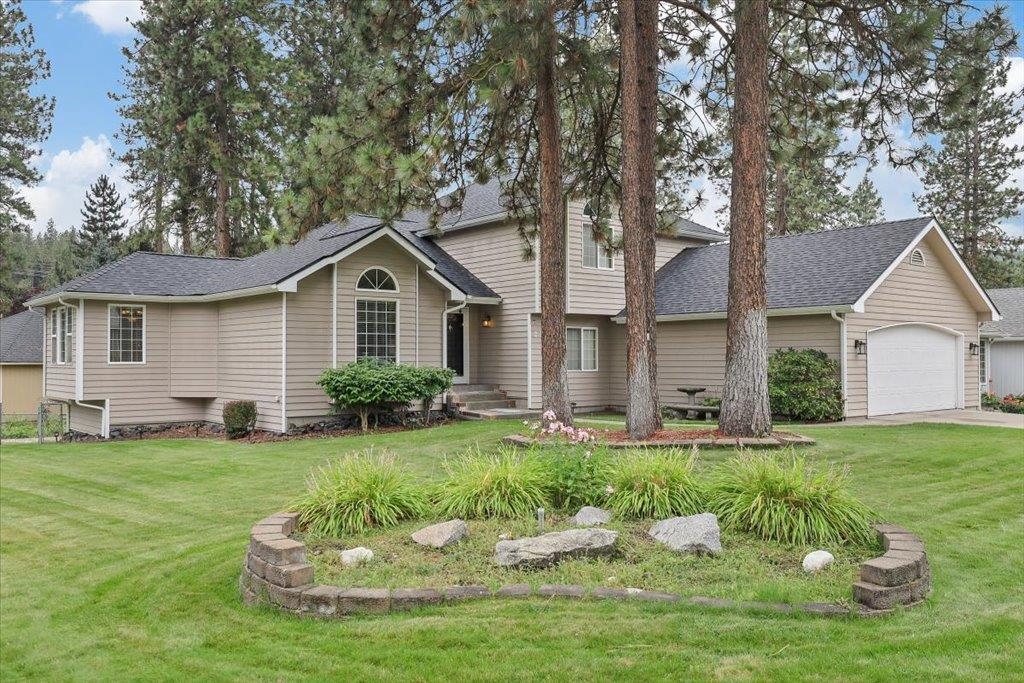 221 West Falcon Avenue Spokane, WA 99218 - Photo 2 of 45