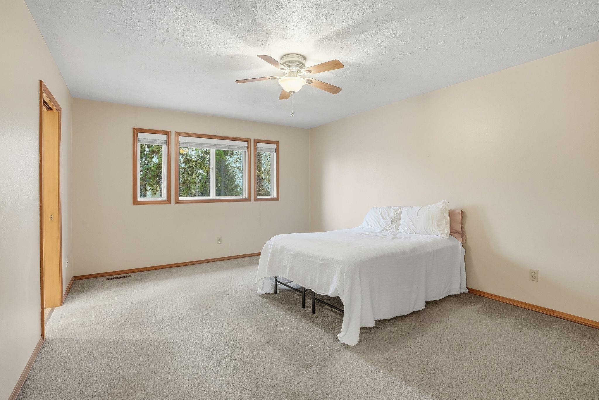 221 West Falcon Avenue Spokane, WA 99218 - Photo 23 of 45