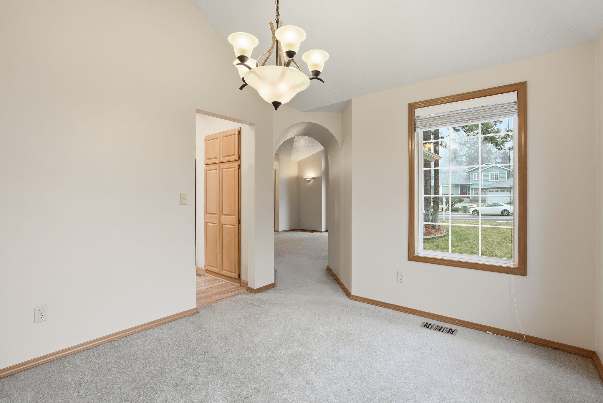 221 West Falcon Avenue Spokane, WA 99218 - Photo 8 of 45