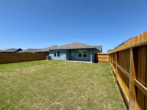 $2,000 | 1714 Windsor Boulevard, Lockhart, TX 78644