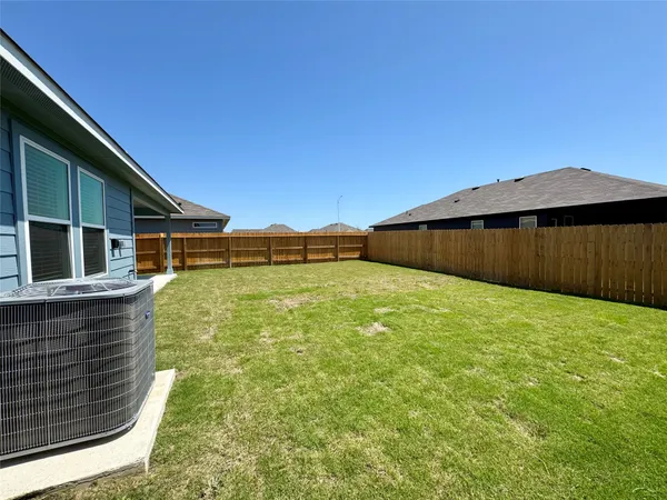 $2,000 | 1714 Windsor Boulevard, Lockhart, TX 78644