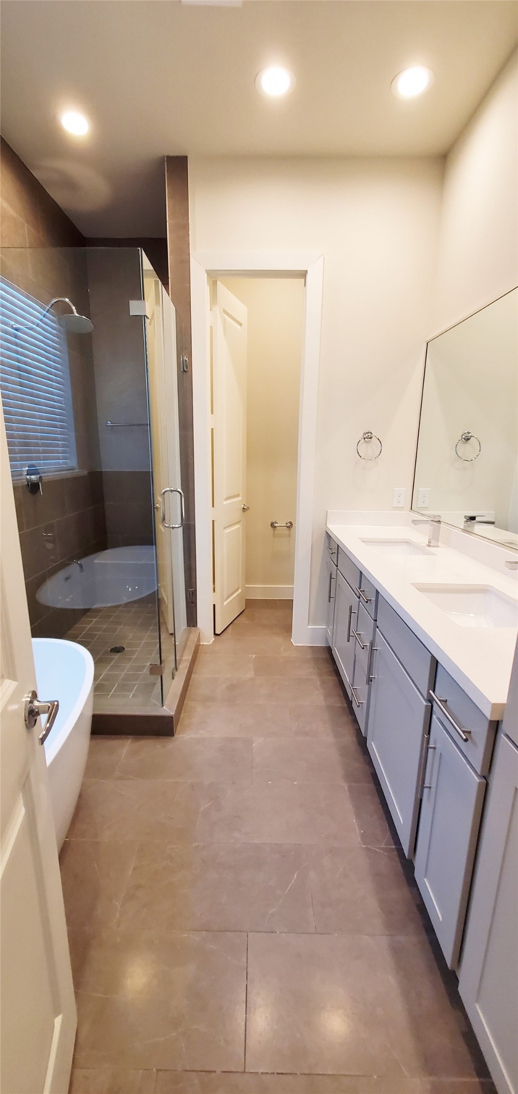 2980 Alice Street Houston, TX 77054 - Photo 14 of 20 a bathroom with a double vanity sink toilet and shower