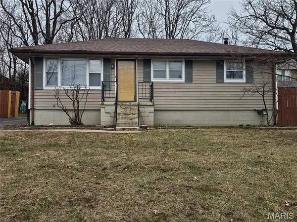 $1,950 | 206 Lake Avenue, Maryland Heights, MO 63043