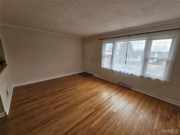 $1,950 | 206 Lake Avenue, Maryland Heights, MO 63043