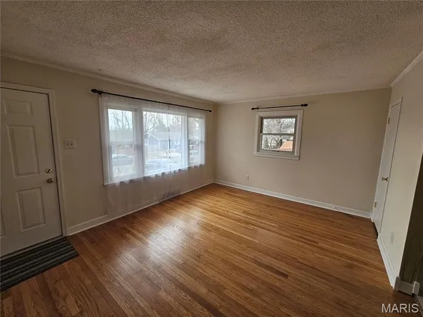 $1,950 | 206 Lake Avenue, Maryland Heights, MO 63043