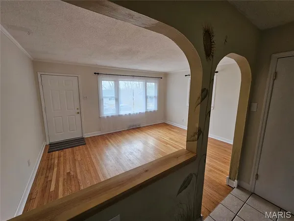 $1,950 | 206 Lake Avenue, Maryland Heights, MO 63043