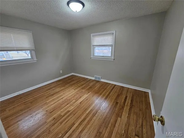 $1,950 | 206 Lake Avenue, Maryland Heights, MO 63043