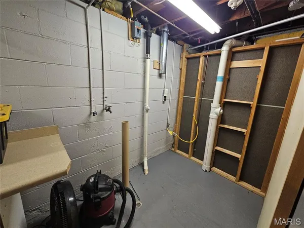 $1,950 | 206 Lake Avenue, Maryland Heights, MO 63043