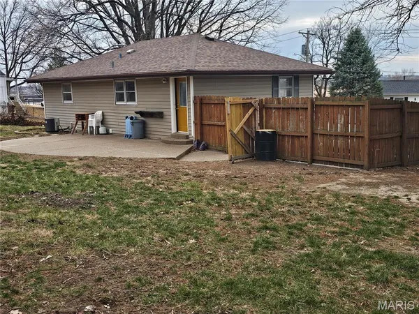 $1,950 | 206 Lake Avenue, Maryland Heights, MO 63043