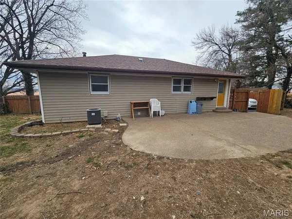 $1,950 | 206 Lake Avenue, Maryland Heights, MO 63043