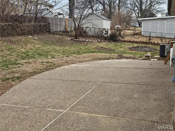 $1,950 | 206 Lake Avenue, Maryland Heights, MO 63043