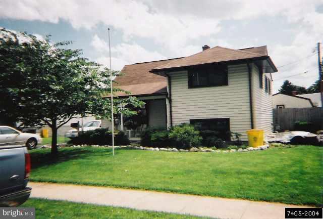 1208 Livingstone Road York, PA 17404 - Photo 3 of 5