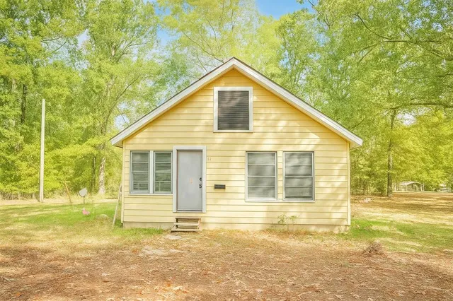 a view of a house with a backyard