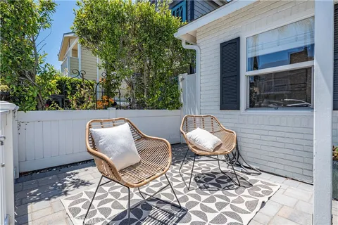 $1,750,000 | 129 14th Street, Seal Beach, CA 90740