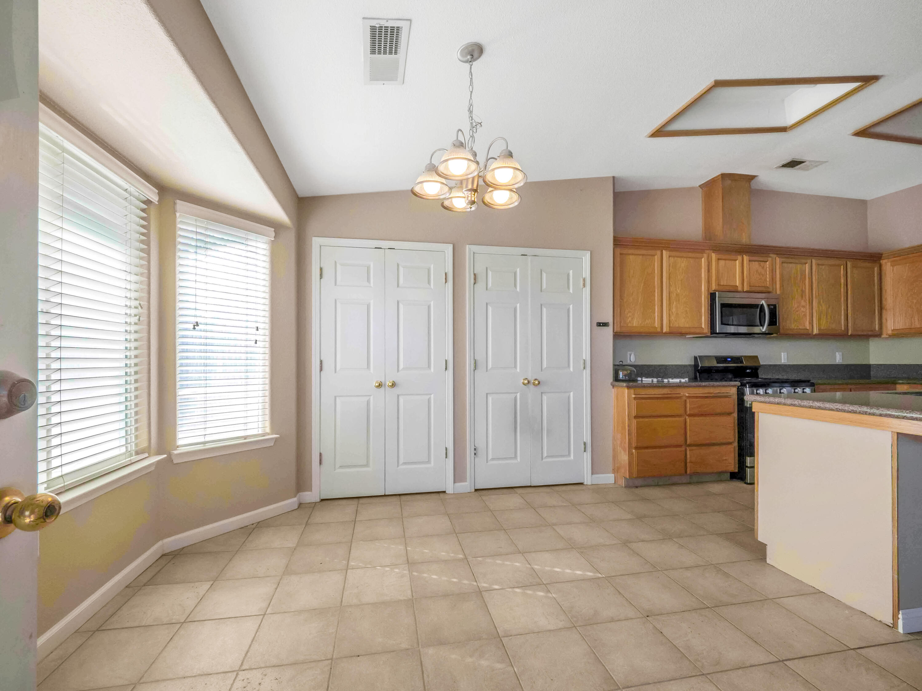 697 Leta Mae Court Exeter, CA 93221 - Photo 10 of 33 Nook