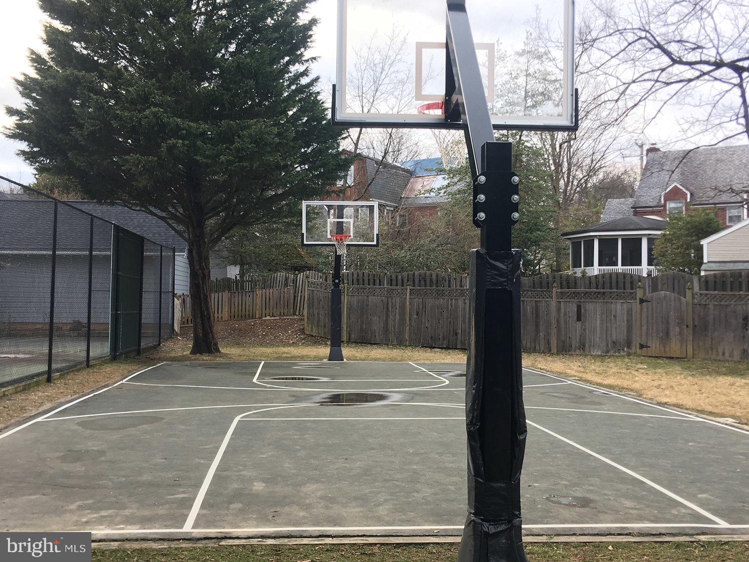 7807 Glenbrook Road Bethesda, MD 20814 - Photo 23 of 25 Community tennis courts