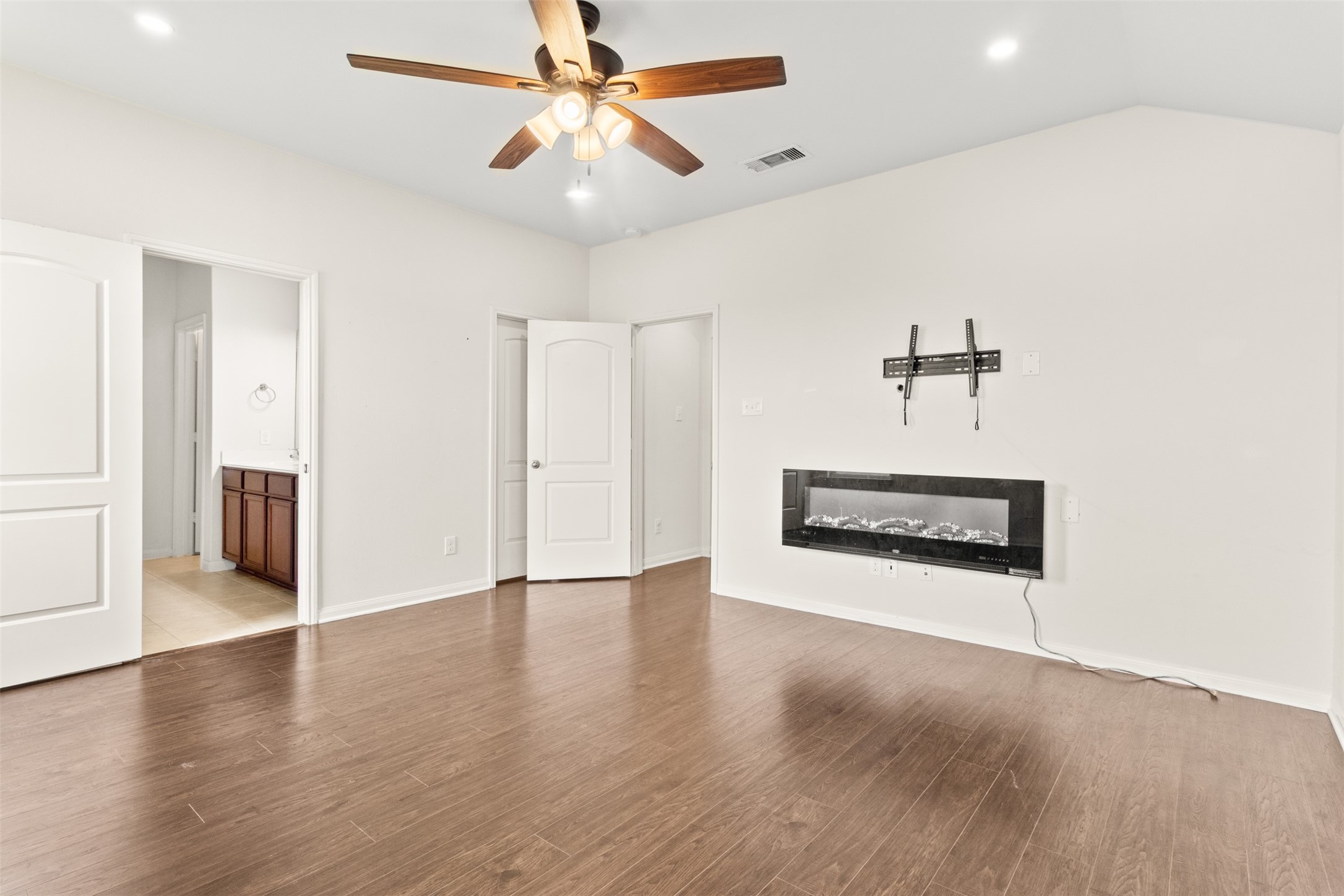 9426 Grand Spark Drive Rosharon, TX 77583 - Photo 15 of 31 The generous layout offers flexibility for a sitting area, reading nook, or additional furnishings, making the suite feel even more luxurious.