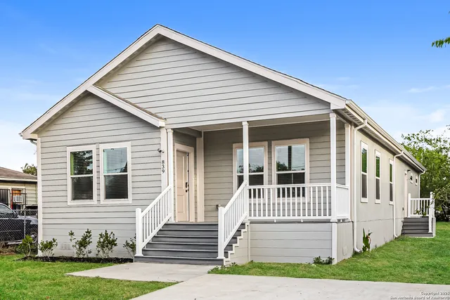 $1,820 | 839 Perez Street, San Antonio, TX 78207