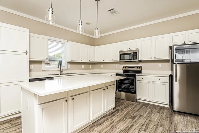 $1,820 | 839 Perez Street, San Antonio, TX 78207