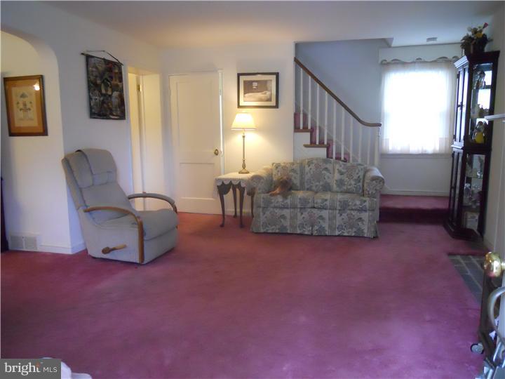334 Ashwood Road Springfield, PA 19064 - Photo 4 of 18 Living Room