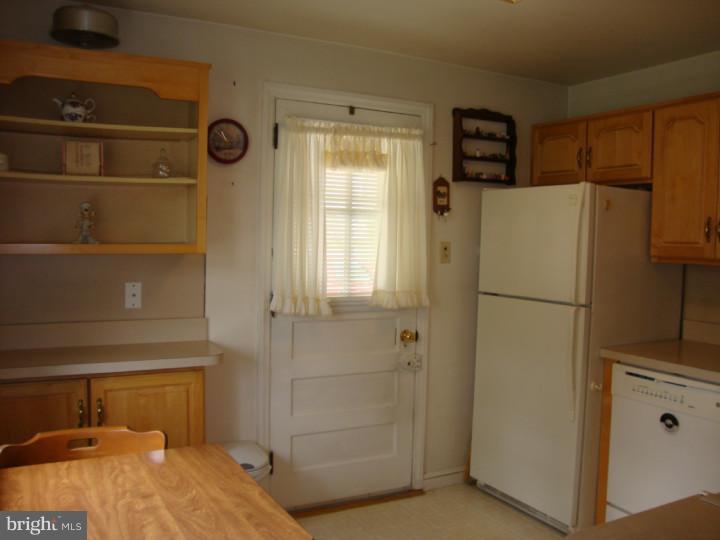 334 Ashwood Road Springfield, PA 19064 - Photo 6 of 18 Kitchen