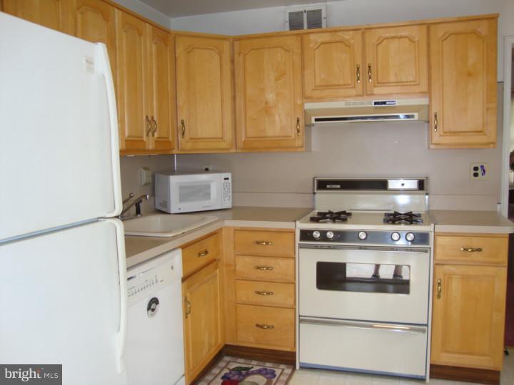 334 Ashwood Road Springfield, PA 19064 - Photo 7 of 18 Kitchen
